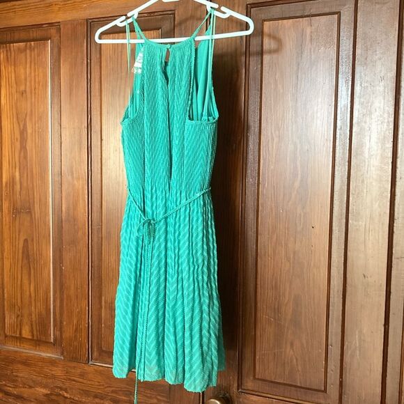 ELLE NWT Pleated Trapeze Sleeveless Textured Spaghetti Straps Mini Dress Sz M - Picture 5 of 8
